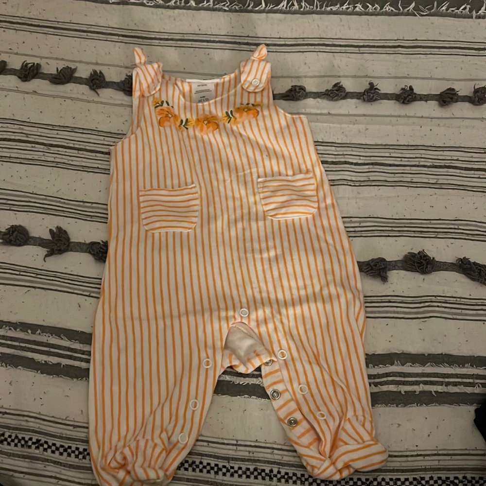 Adorable jumpsuit for baby girl
